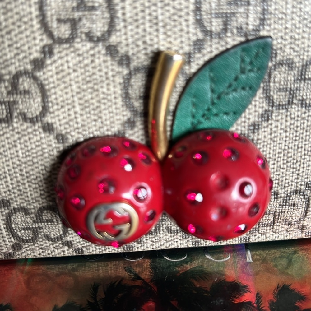 GUCCI SUPREME CHERRY WALLET - Picture 4 of 12